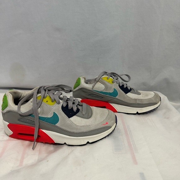 Nike Kids White Multicolor Sneakers Size 5Y - Picture 2 of 5